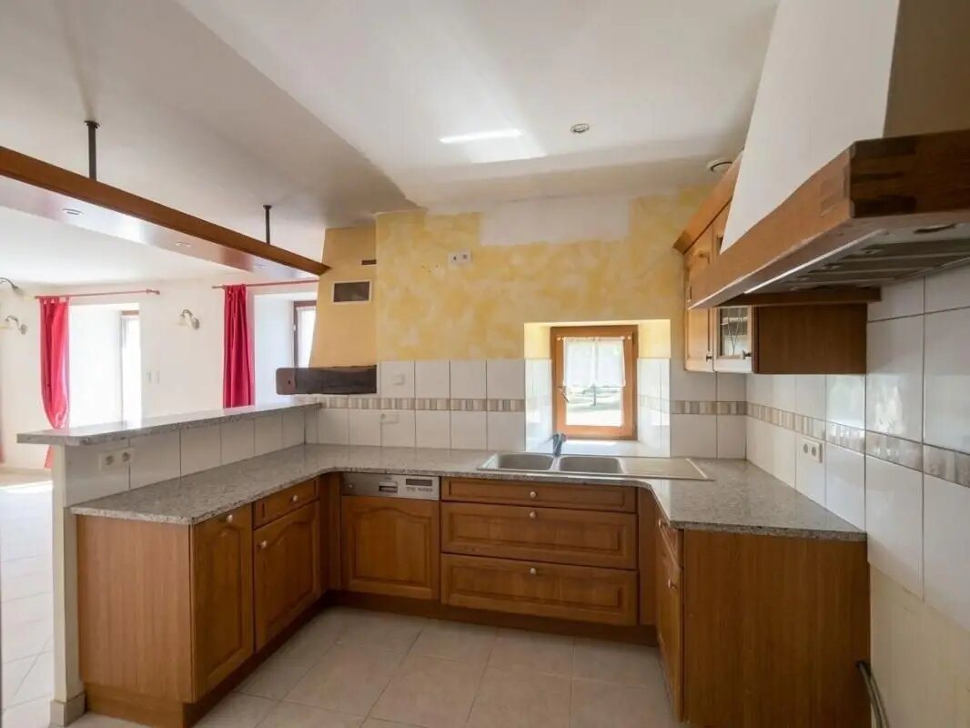 Maison à vendre, 200m², Saint-Chély-d'Aubrac