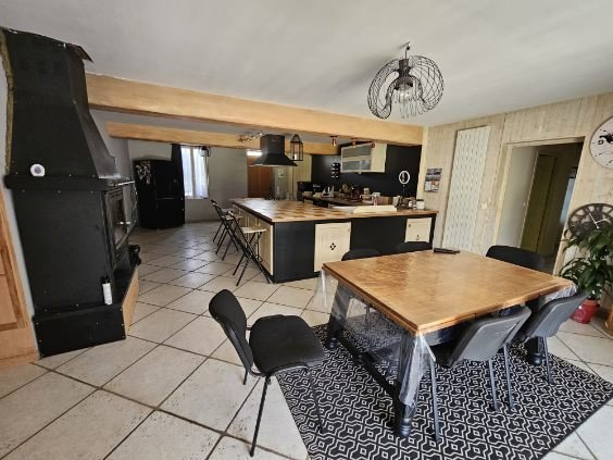 Maison à louer, 261m², Ménesplet