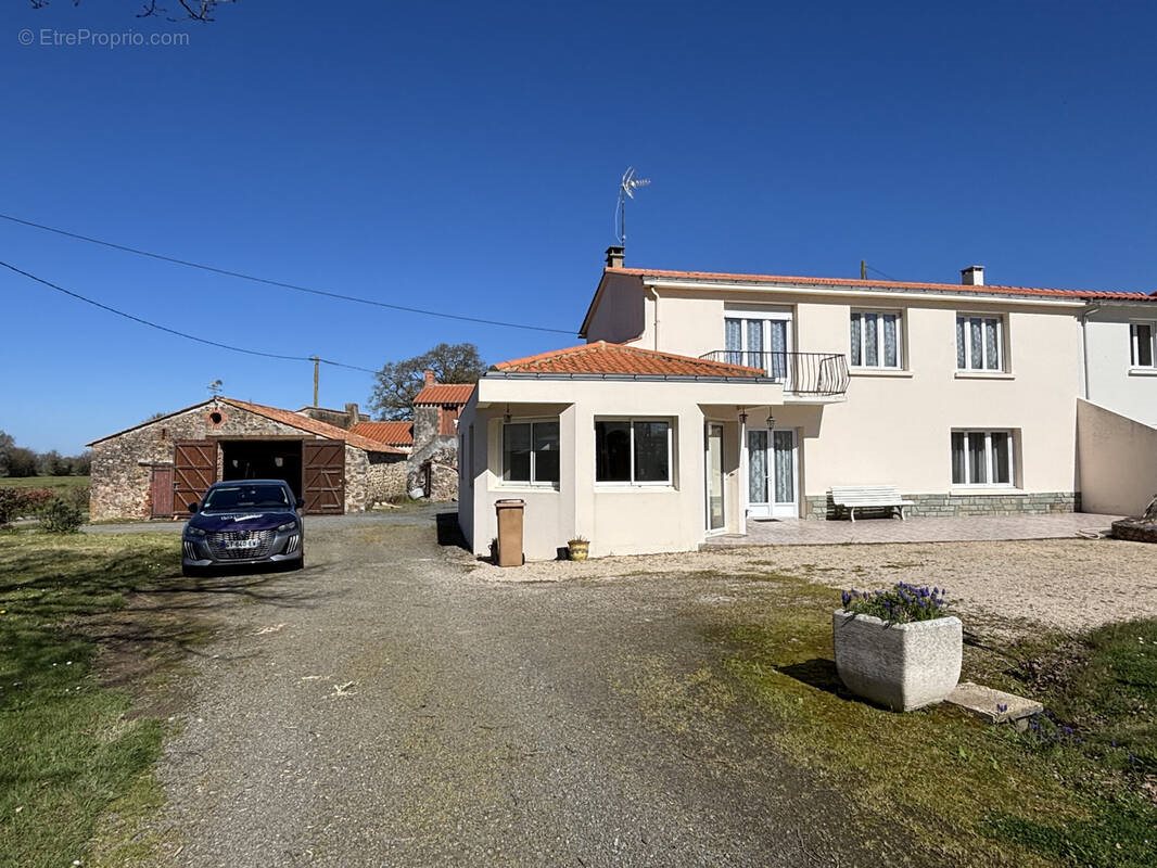Maison à vendre, 141m², Vairé