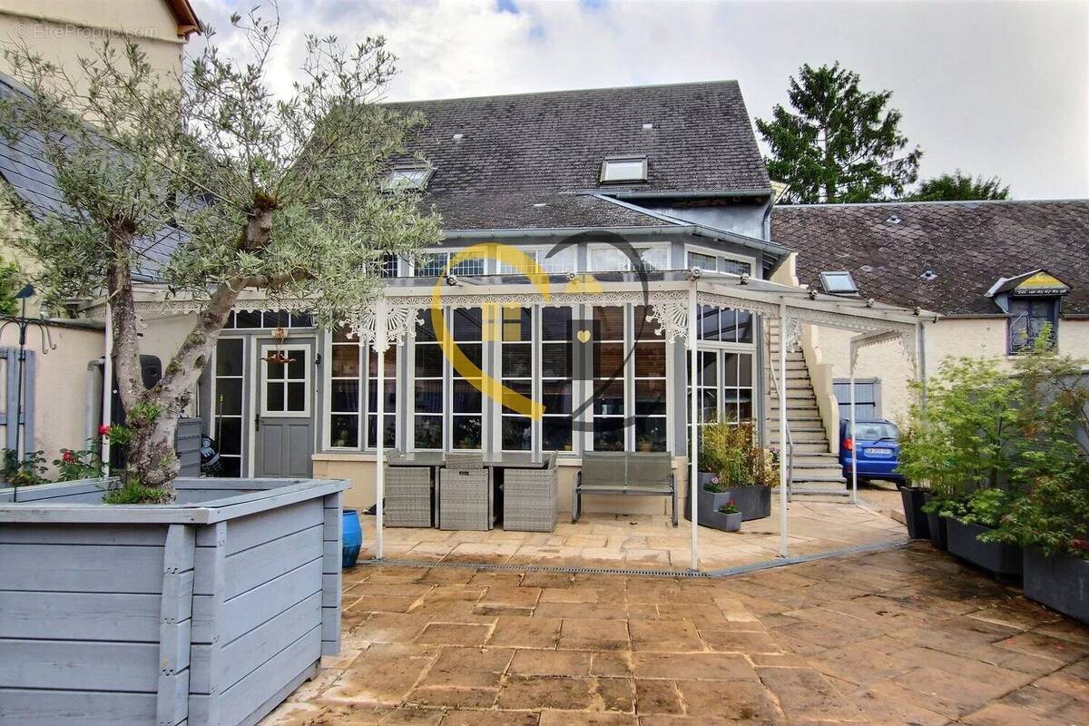 Maison à vendre, 131m², Mehun-sur-Yèvre