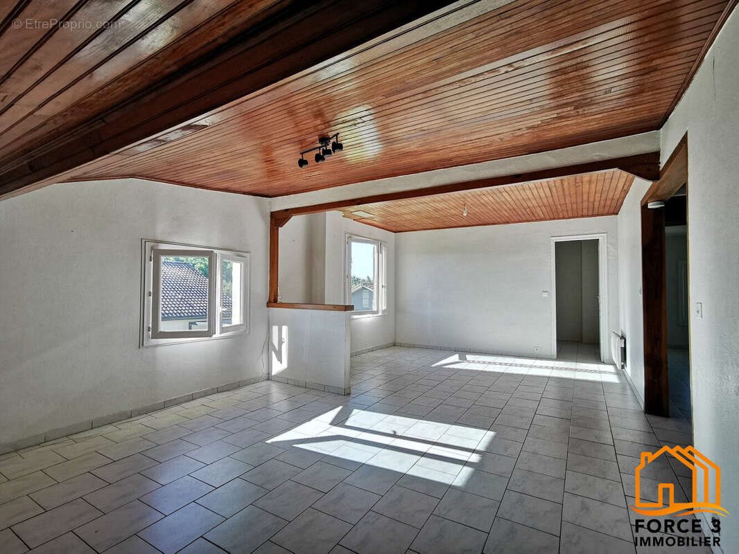 Maison à vendre, 139m², Saint-Julien-en-Born