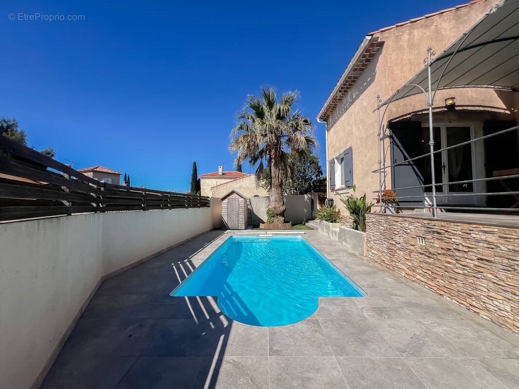 Maison à vendre, 117m², Saint-Mitre-les-Remparts