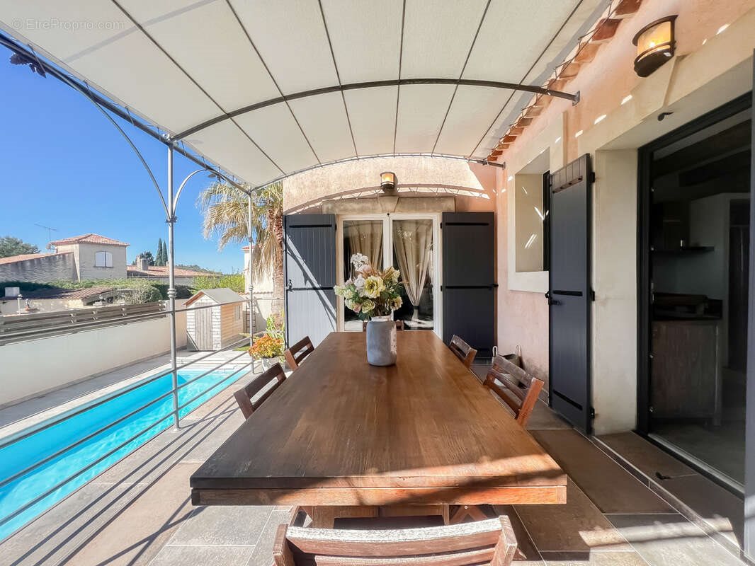 Maison à vendre, 117m², Saint-Mitre-les-Remparts