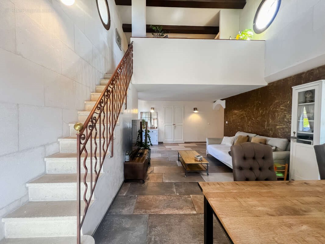 Maison à vendre, 117m², Saint-Mitre-les-Remparts