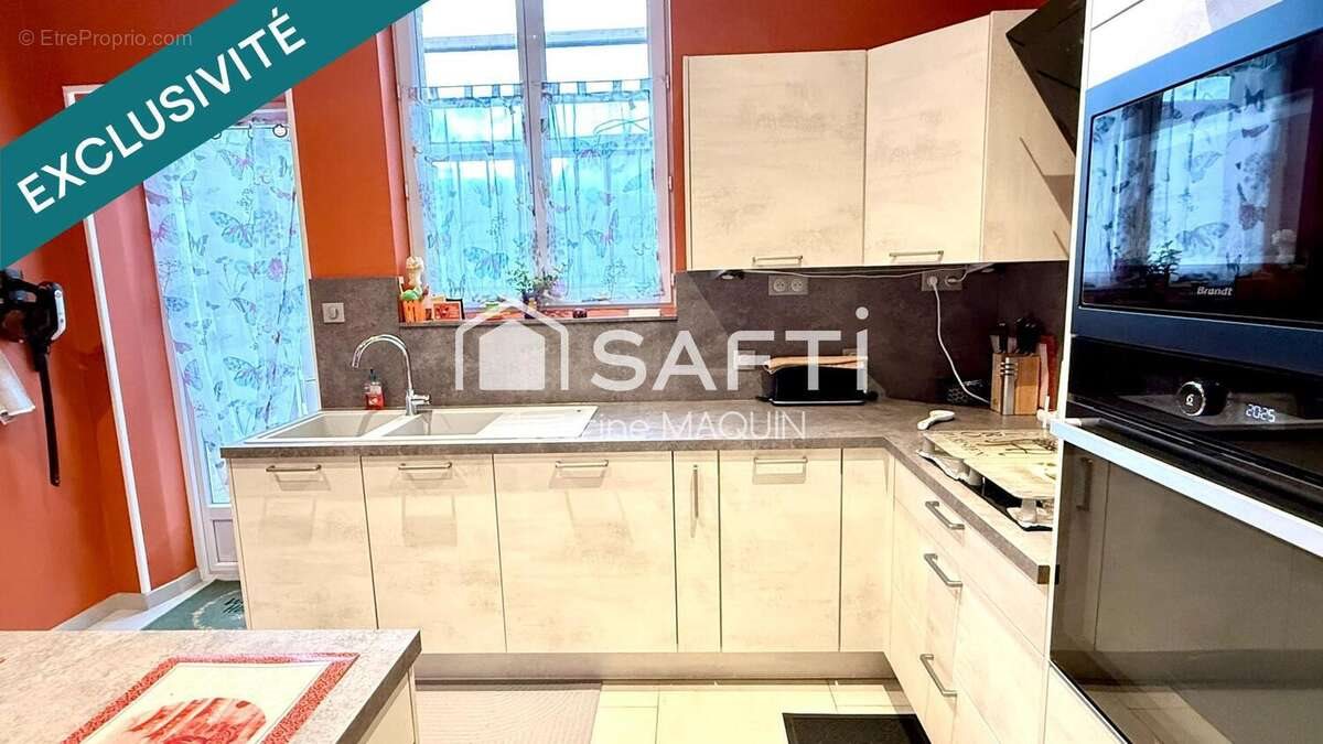Maison à vendre, 186m², Crépy