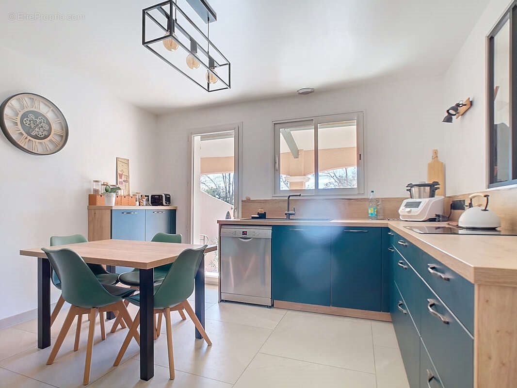 Maison à vendre, 140m², Vailhauquès