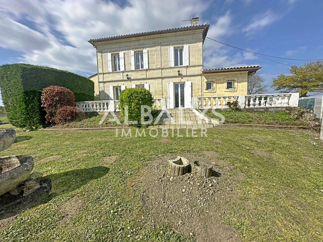 Maison à vendre, 186m², Arveyres