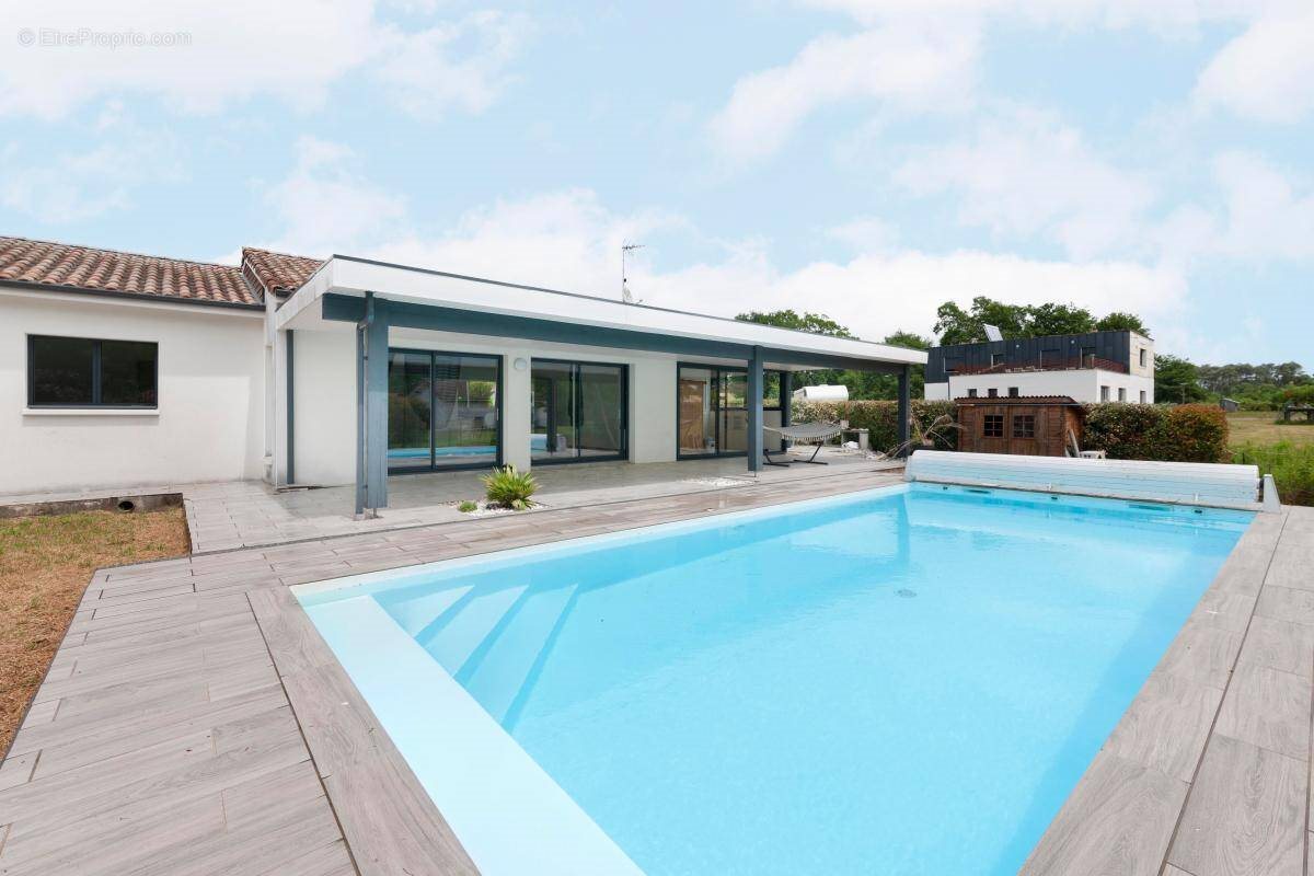 Maison à vendre, 106m², Uchacq-et-Parentis