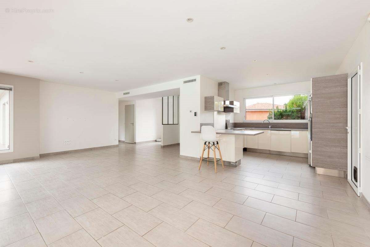 Maison à vendre, 106m², Uchacq-et-Parentis