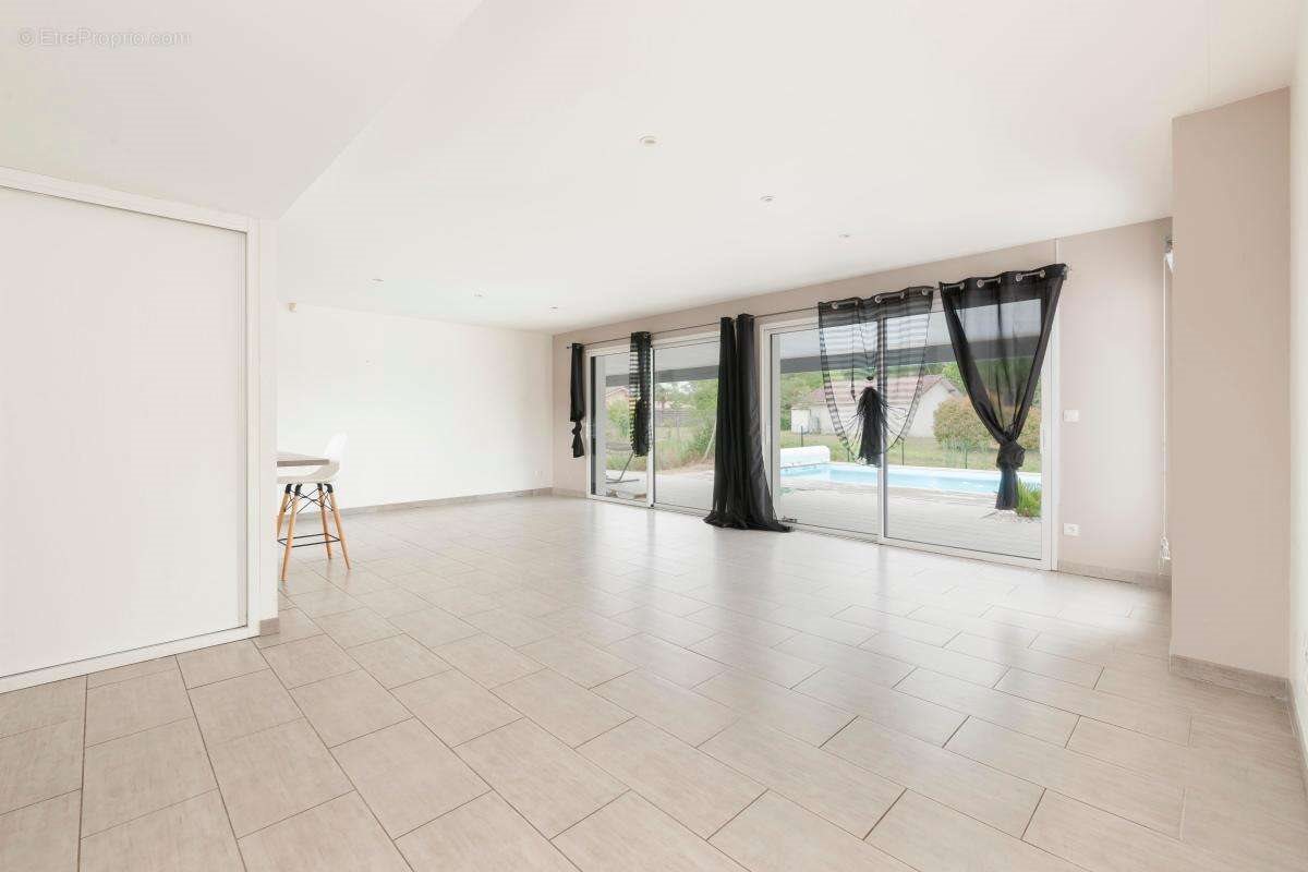 Maison à vendre, 106m², Uchacq-et-Parentis