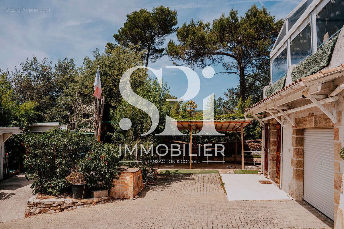 Maison à vendre, 110m², Sainte-Anastasie-sur-Issole