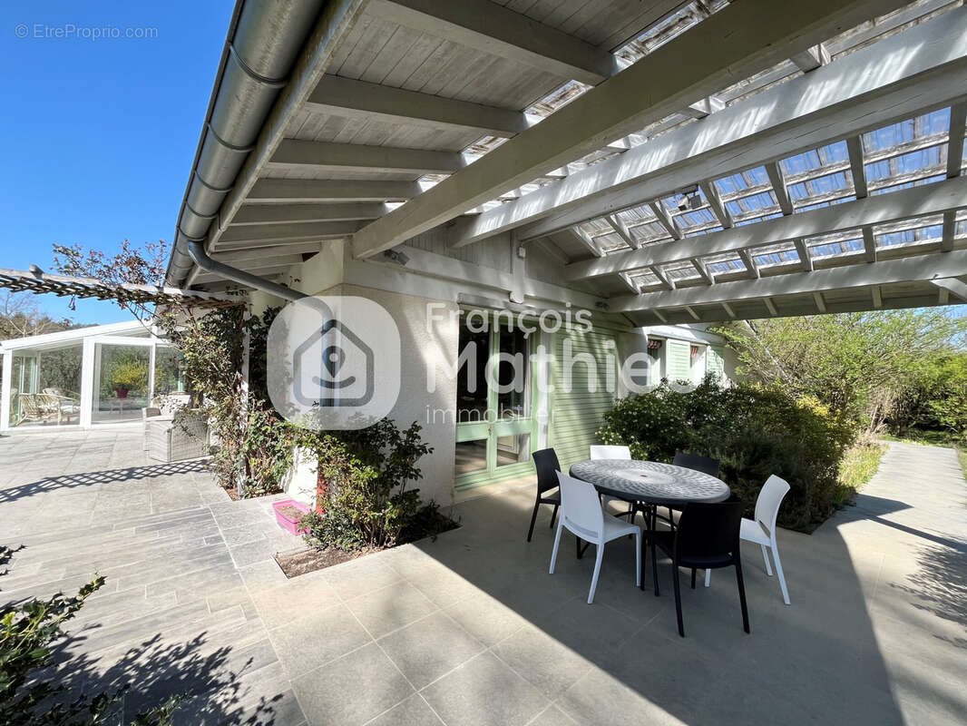Maison à vendre, 350m², Villars-les-Dombes