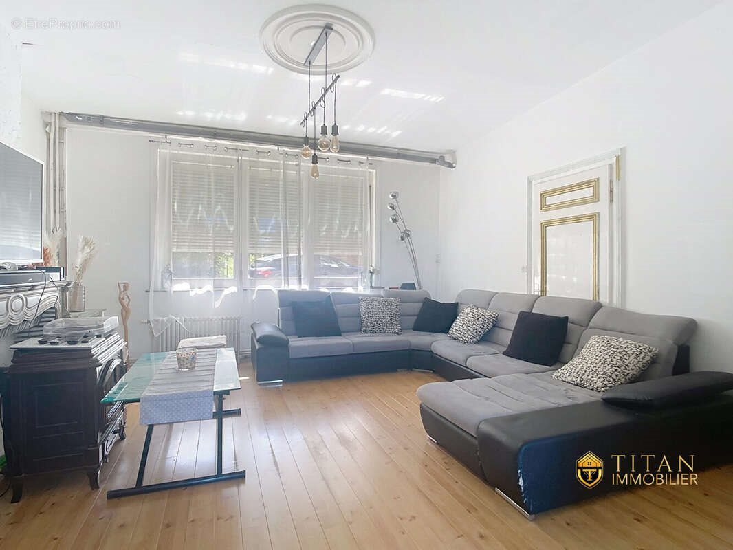 Maison à vendre, 261m², Cassel