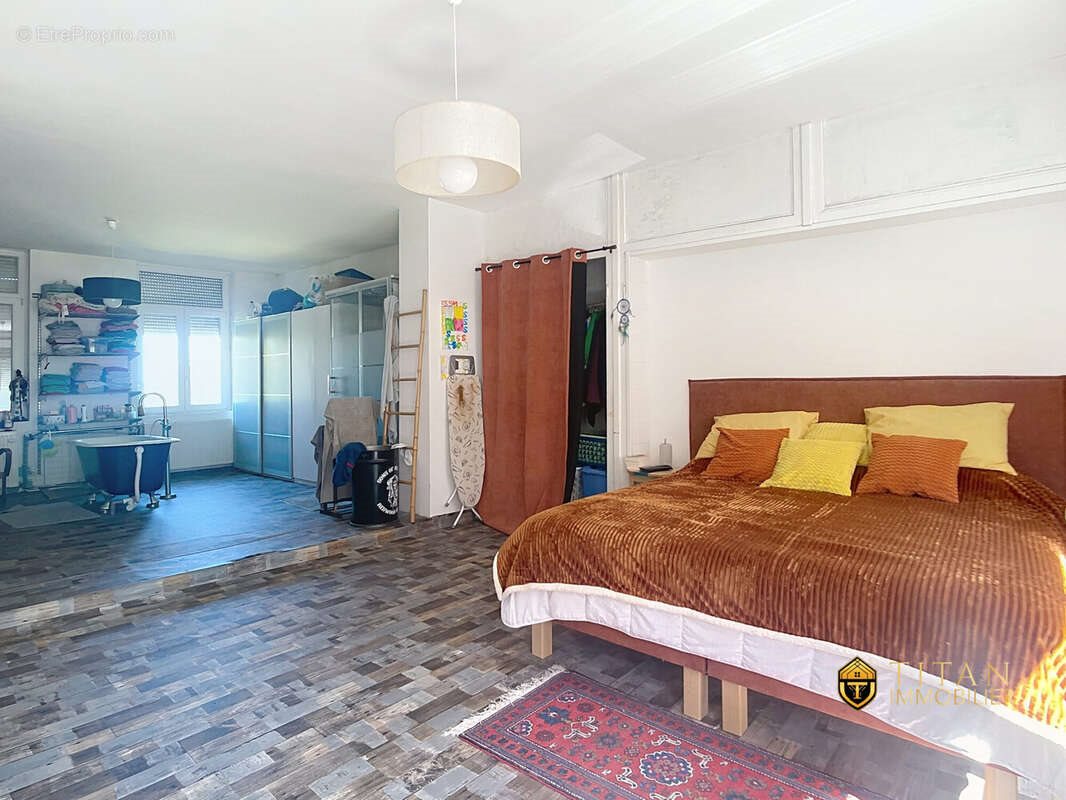 Maison à vendre, 261m², Cassel