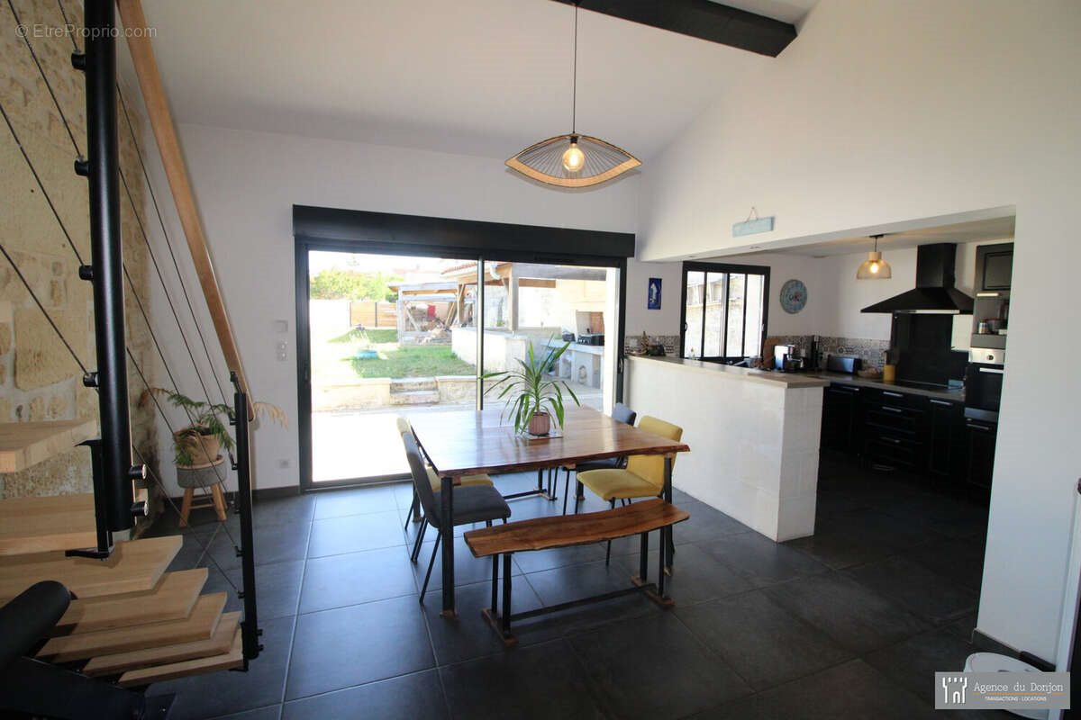 Maison à vendre, 190m², Pons
