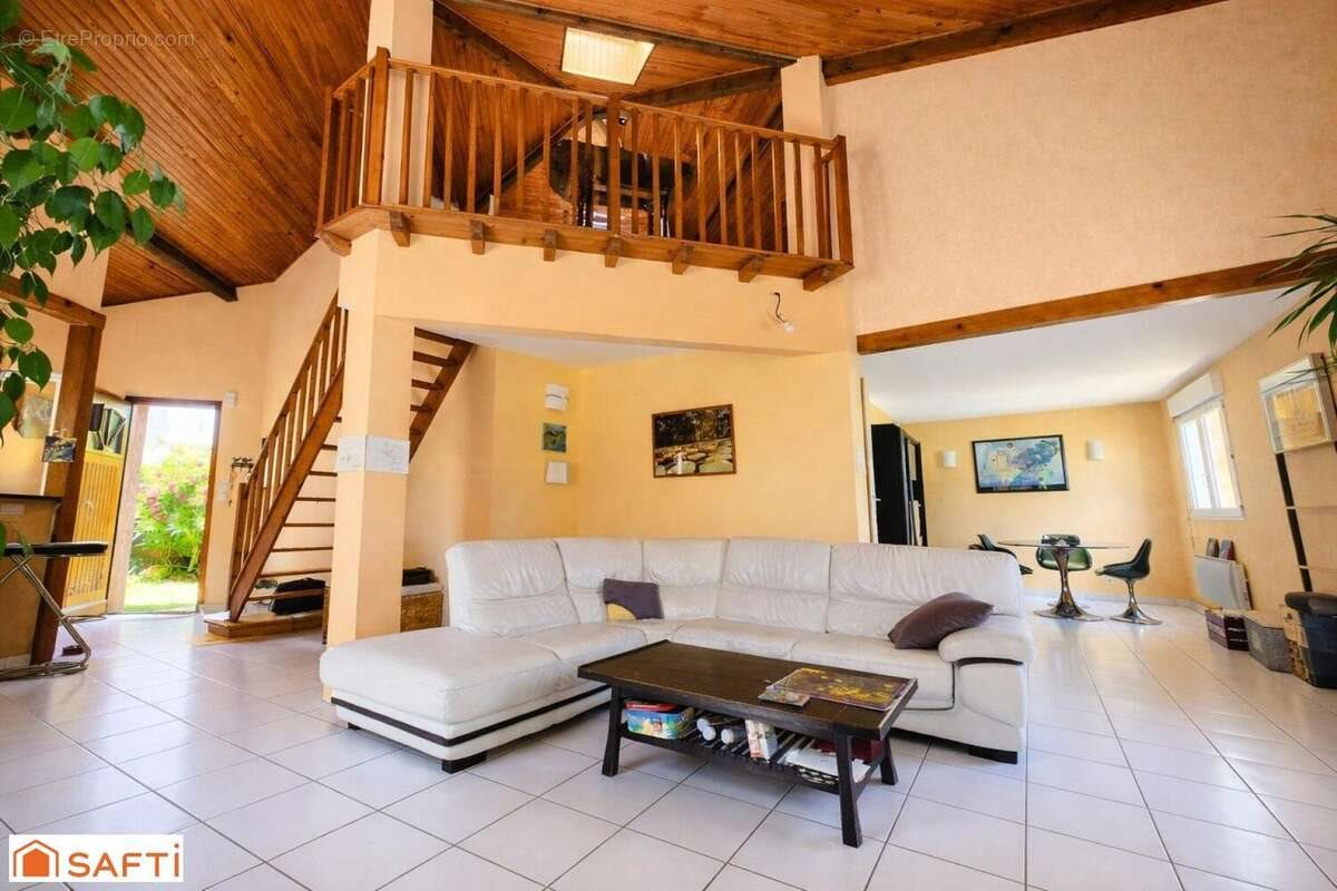 Maison à vendre, 130m², Gratentour