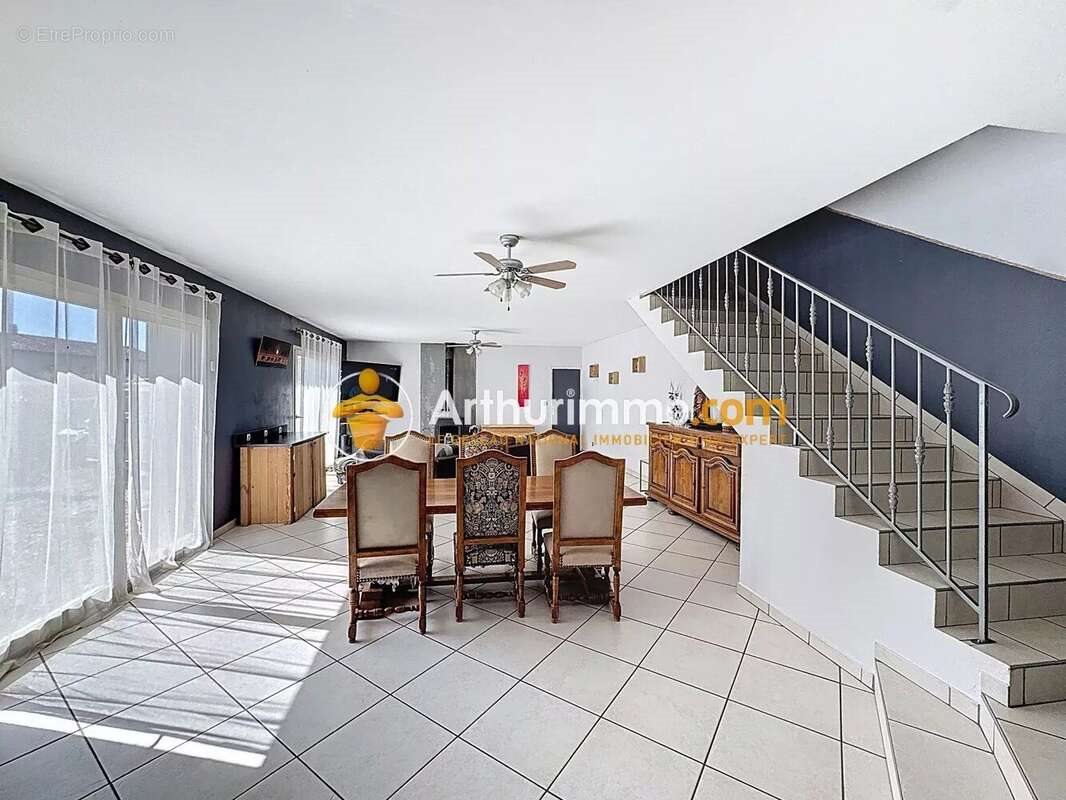 Maison à vendre, 159m², Montcarra
