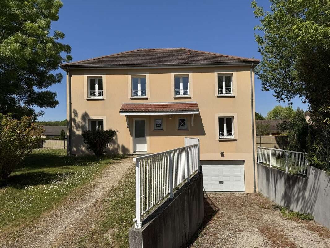 Maison à vendre, 170m², Saint-Julien-les-Villas