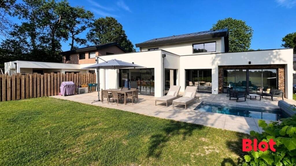 Maison à vendre, 161m², Laillé
