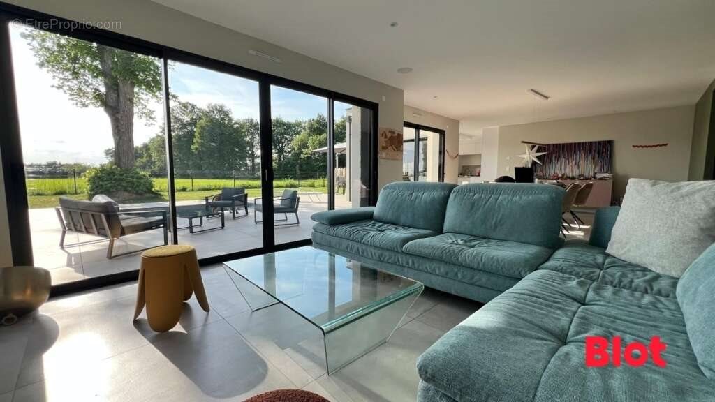 Maison à vendre, 161m², Laillé