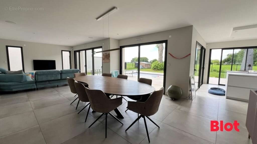 Maison à vendre, 161m², Laillé