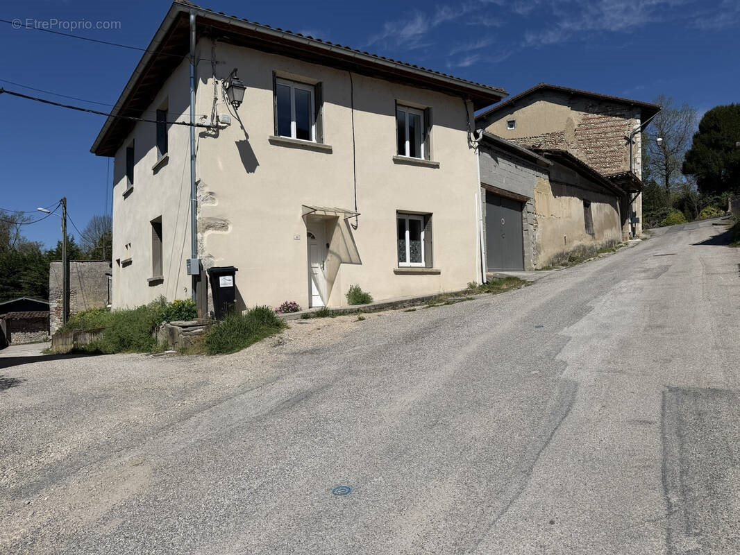 Maison à vendre, 80m², Villieu-Loyes-Mollon