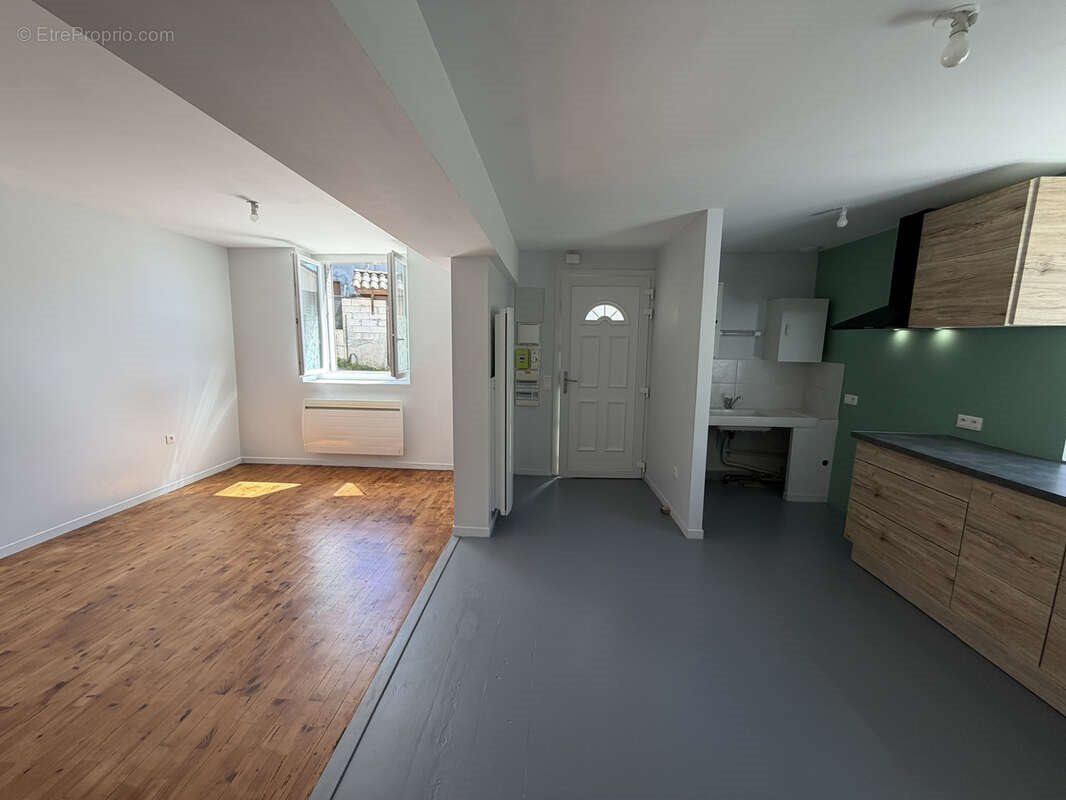 Maison à vendre, 80m², Villieu-Loyes-Mollon