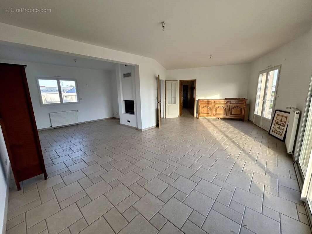 Maison à vendre, 187m², Saint-Péravy-la-Colombe