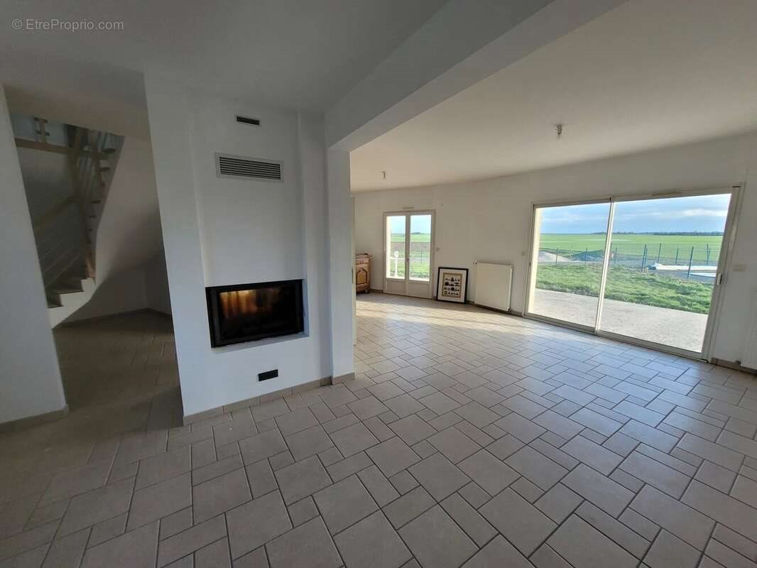 Maison à vendre, 187m², Saint-Péravy-la-Colombe