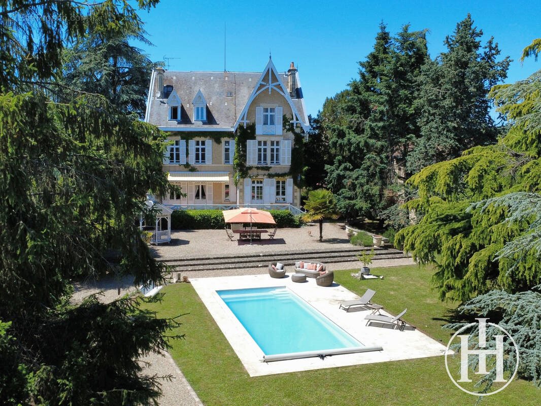 Maison à vendre, 416m², Saint-Amand-Montrond