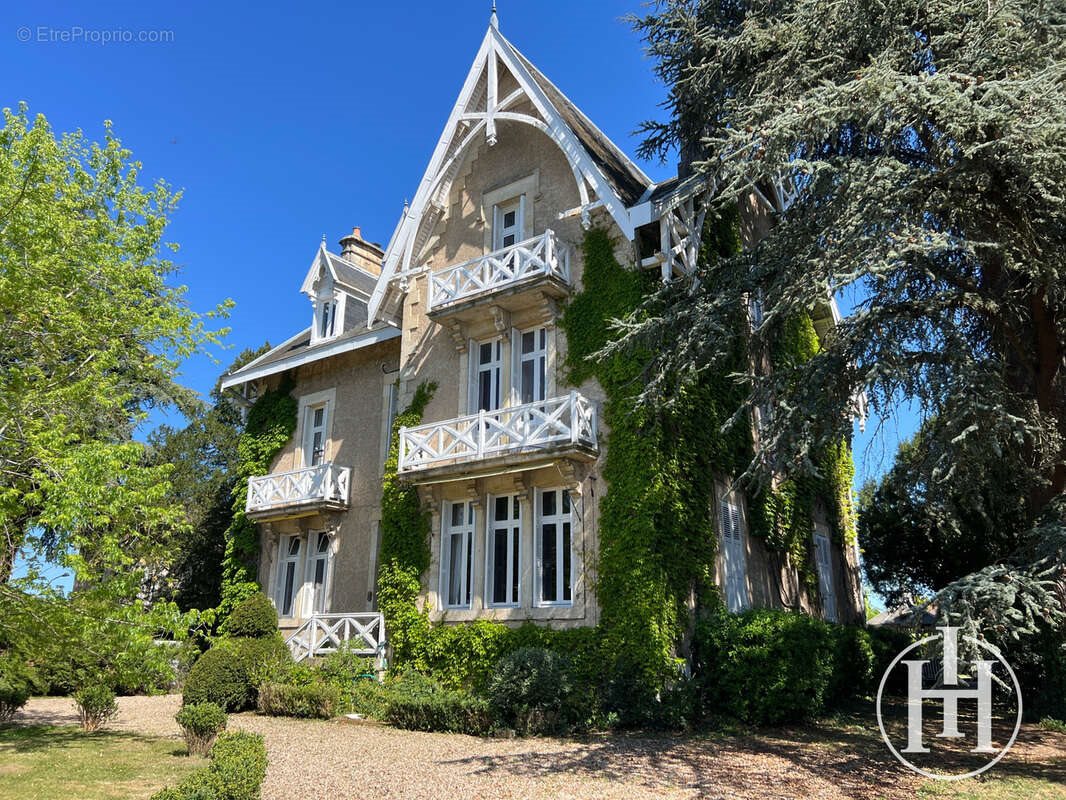 Maison à vendre, 416m², Saint-Amand-Montrond