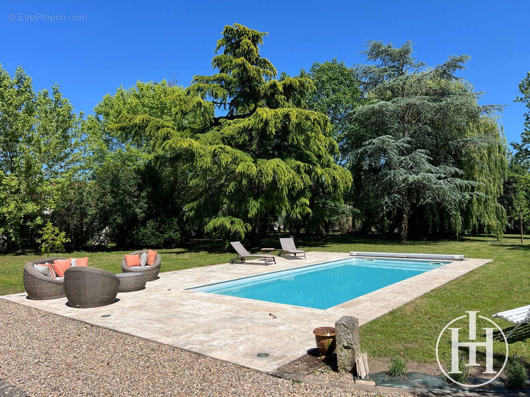 Maison à vendre, 416m², Saint-Amand-Montrond