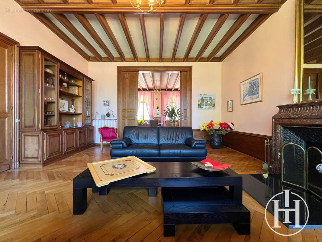Maison à vendre, 416m², Saint-Amand-Montrond