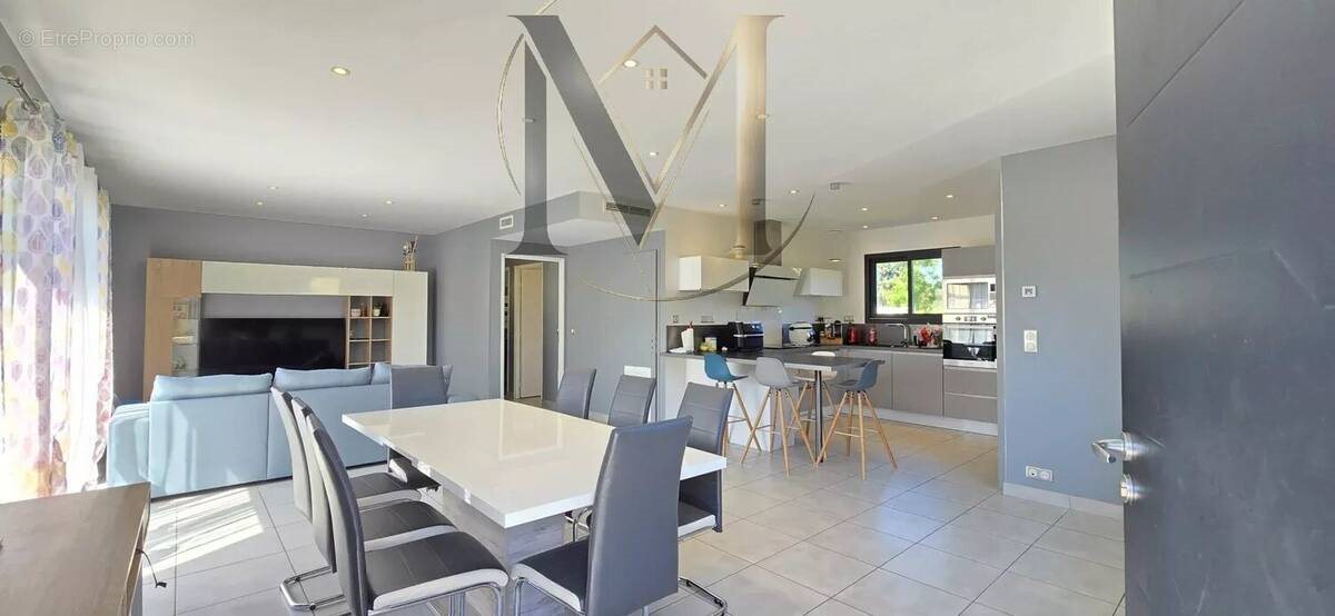 Maison à vendre, 103m², Bordes