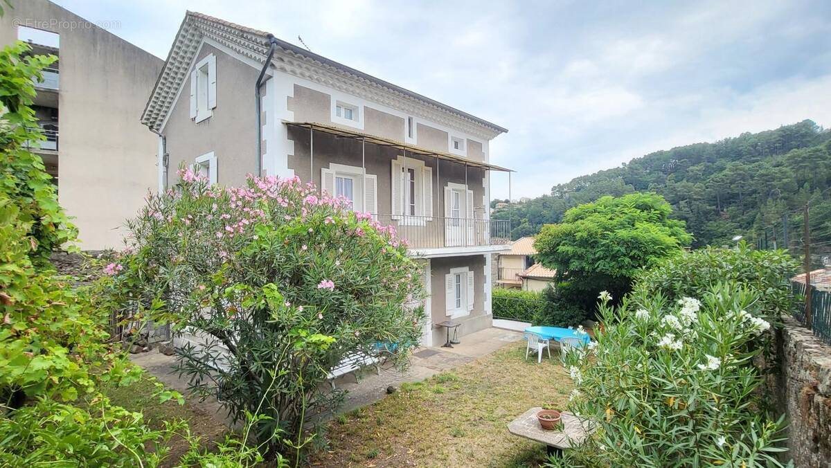 Maison à vendre, 142m², Largentière