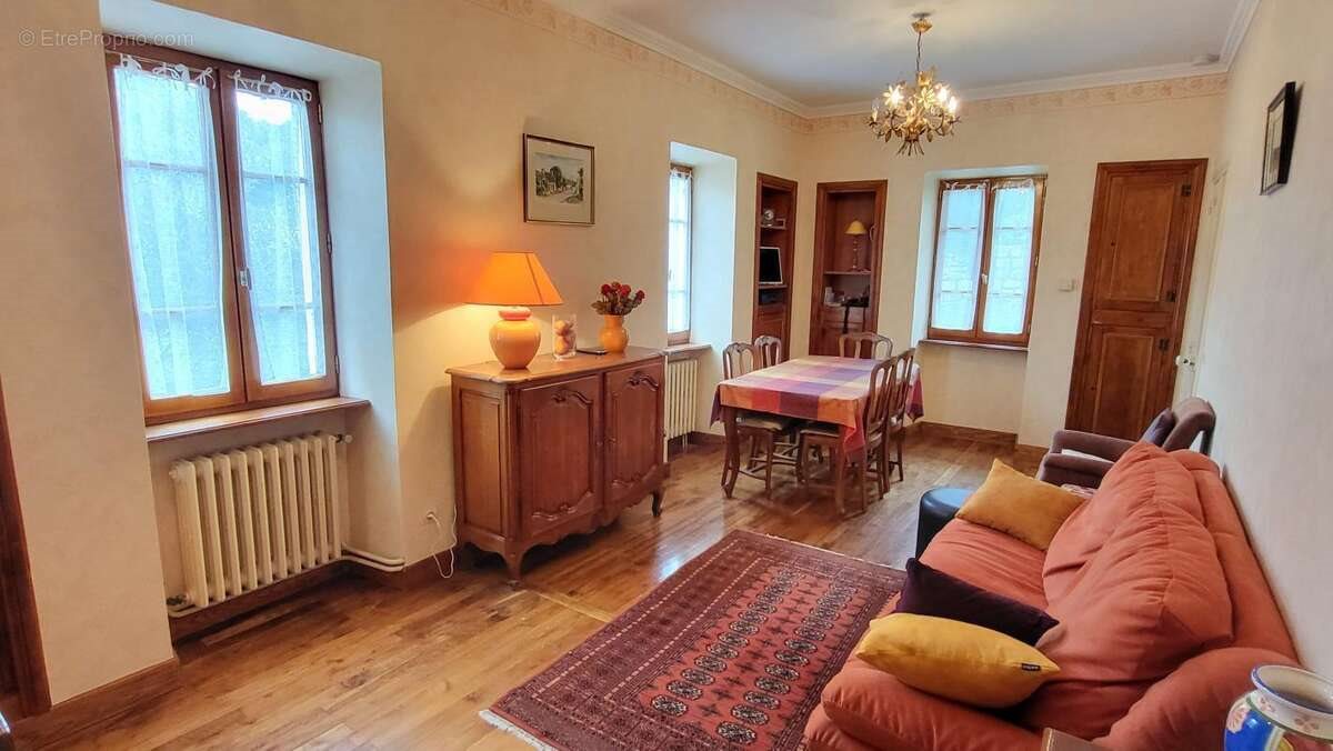 Maison à vendre, 142m², Largentière