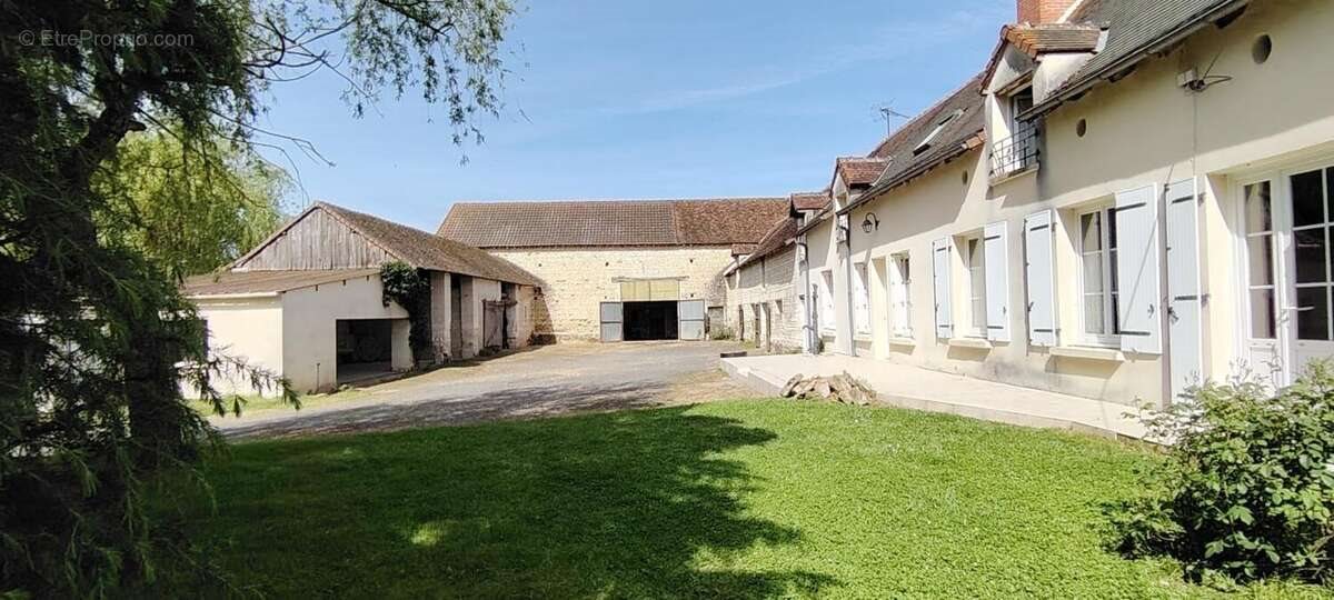 Maison à vendre, 210m², Dangé-Saint-Romain