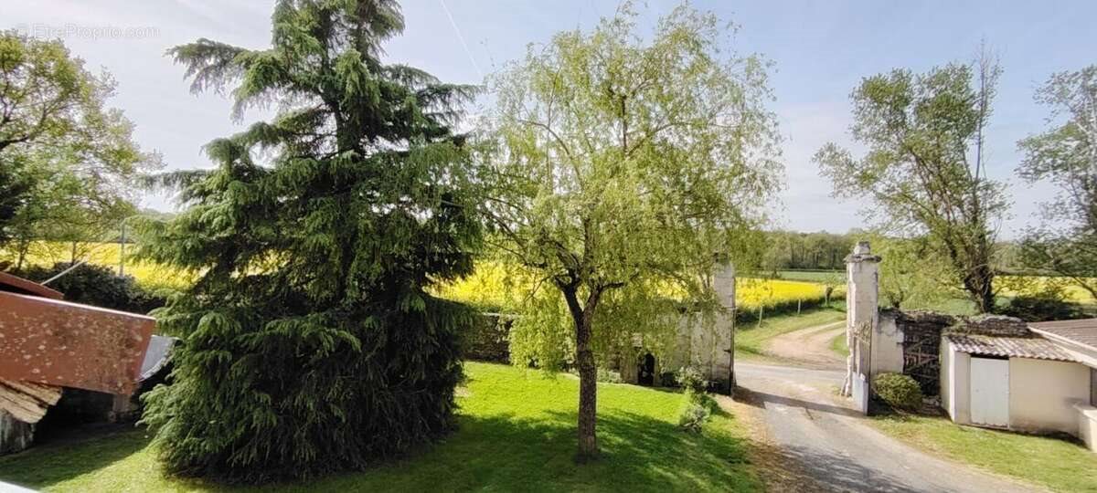 Maison à vendre, 210m², Dangé-Saint-Romain