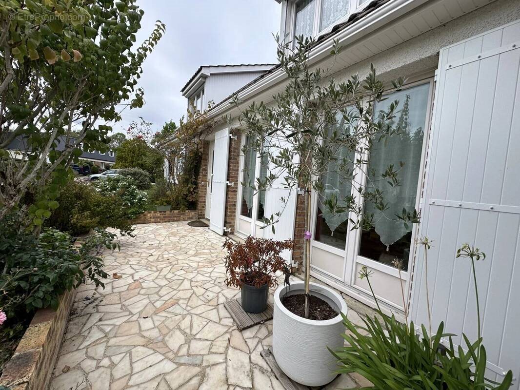 Maison à vendre, 132m², Le Mesnil-Saint-Denis