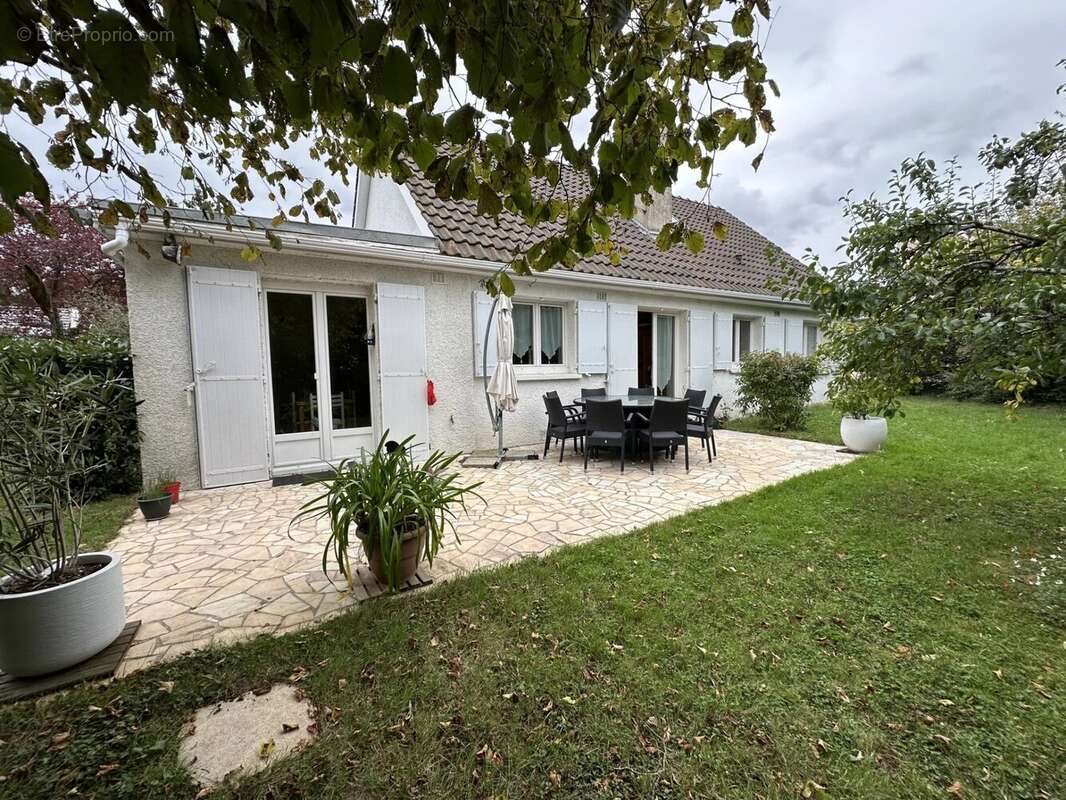 Maison à vendre, 132m², Le Mesnil-Saint-Denis