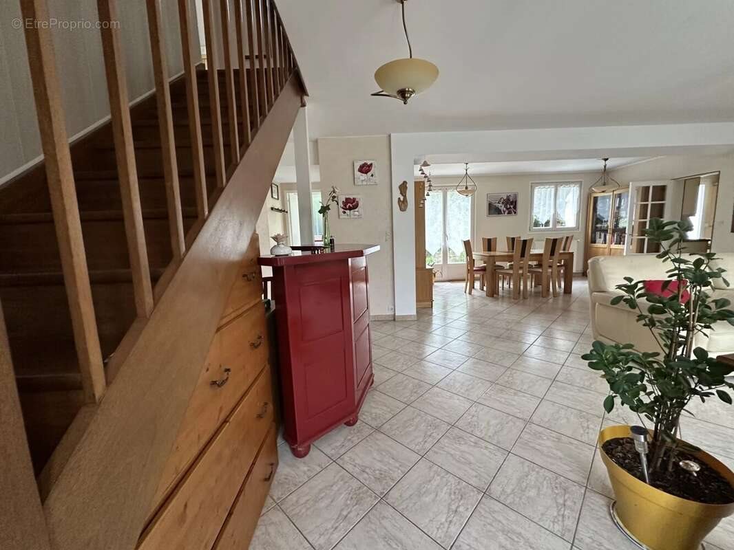 Maison à vendre, 132m², Le Mesnil-Saint-Denis