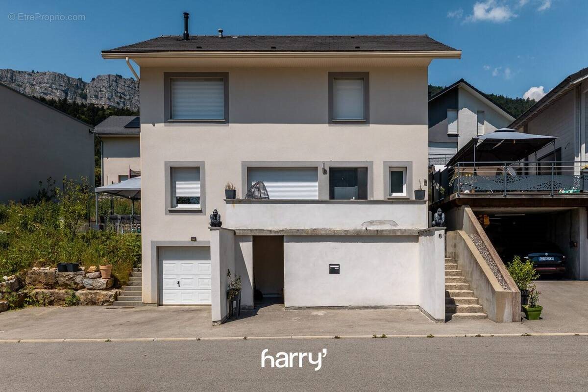 Maison à vendre, 211m², Jougne