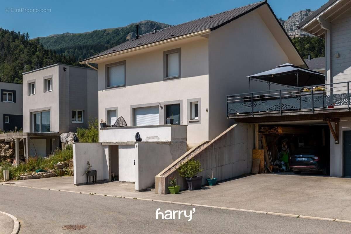 Maison à vendre, 211m², Jougne