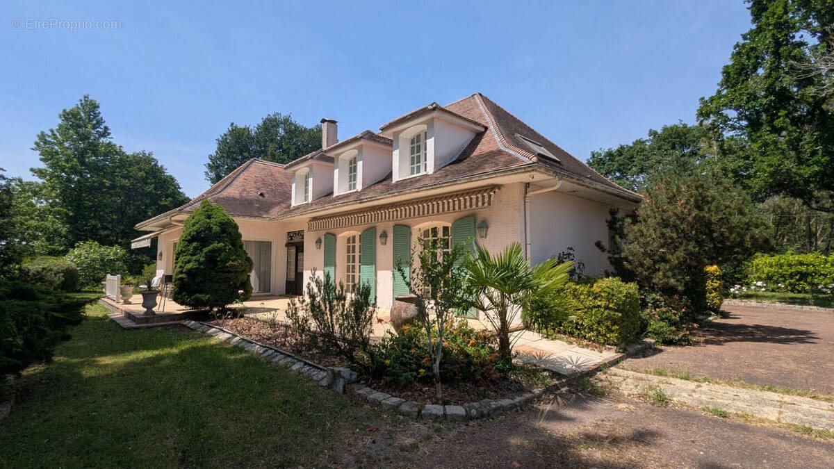 Maison à vendre, 207m², Mont-de-Marsan