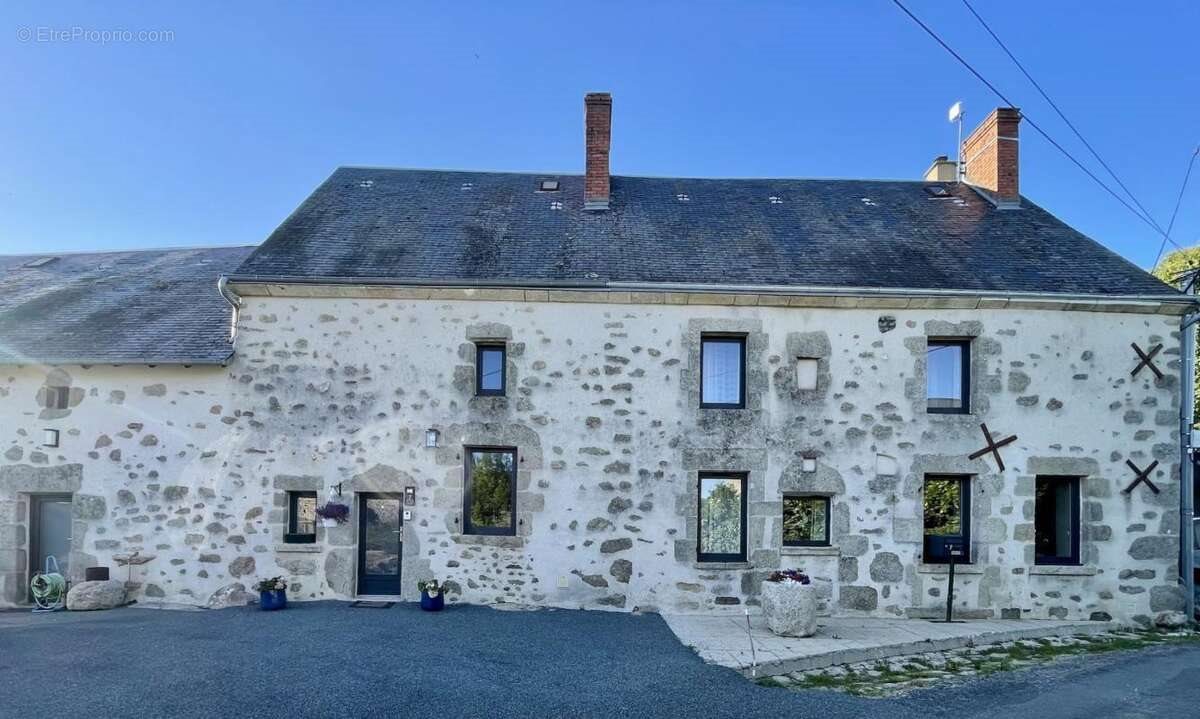 Maison à vendre, 163m², Saint-Agnant-de-Versillat
