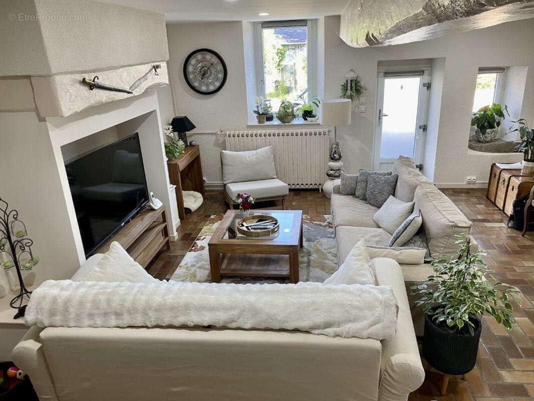 Maison à vendre, 163m², Saint-Agnant-de-Versillat