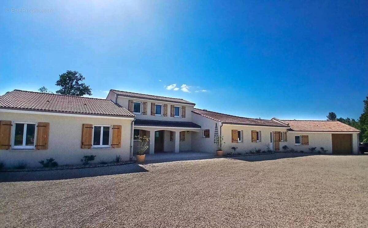Maison à vendre, 232m², Sainte-Sévère