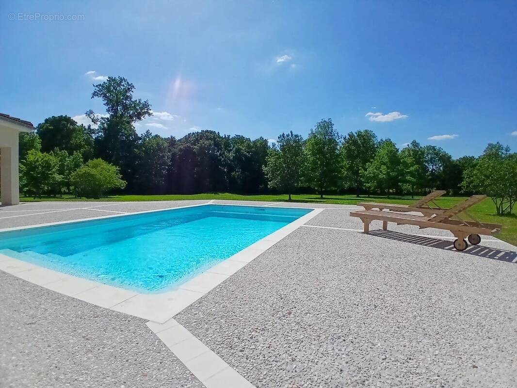 Maison à vendre, 232m², Sainte-Sévère