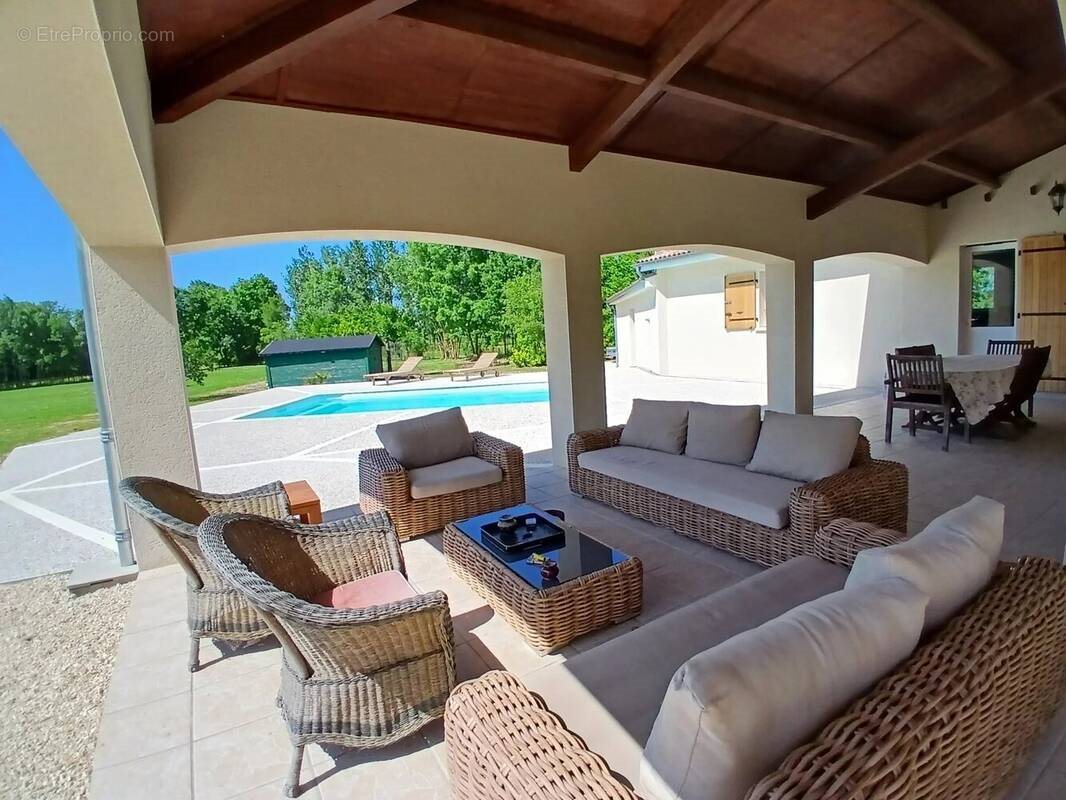 Maison à vendre, 232m², Sainte-Sévère