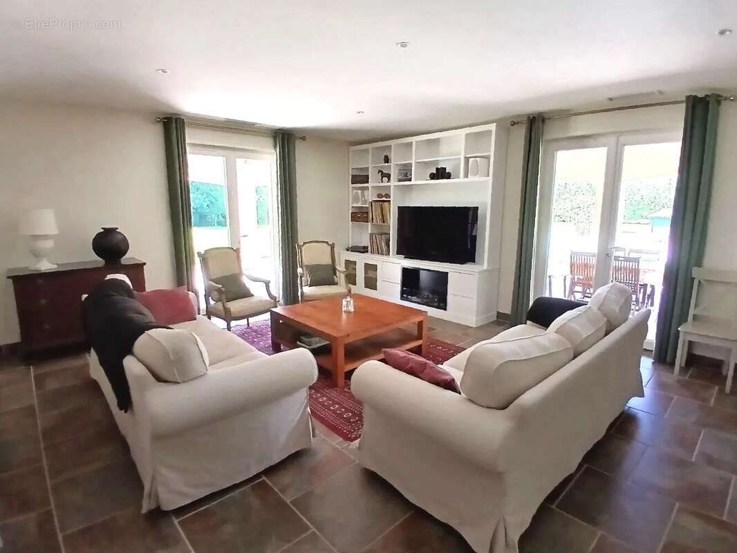 Maison à vendre, 232m², Sainte-Sévère